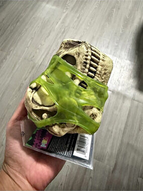 MGA Entertainment Grossmos Series 1 Dinosaur Skull with Slime Reptile Skull